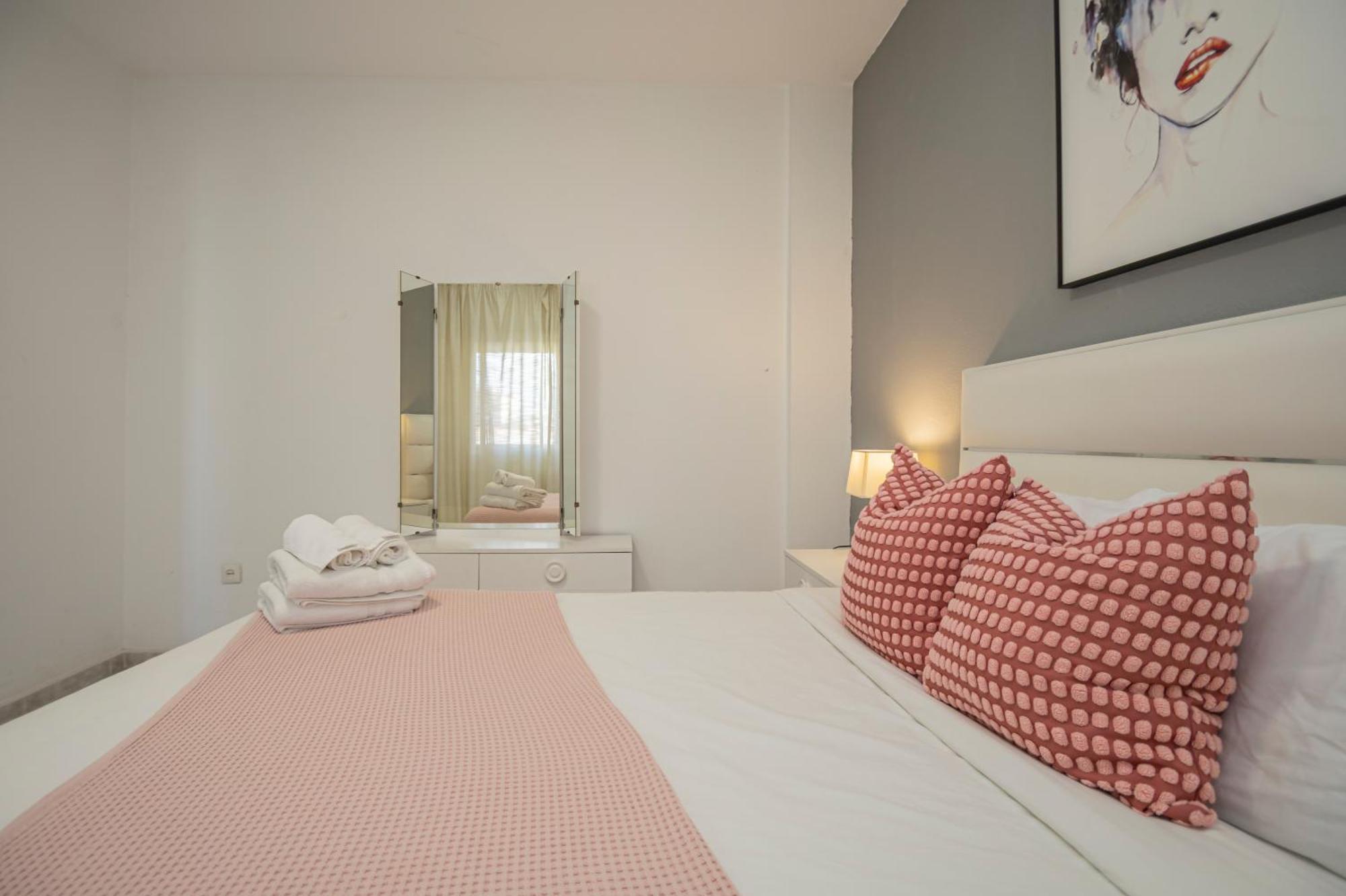 Perfect Getaway In Triana - 15M Walk Giralda Apartment Seville Exterior photo